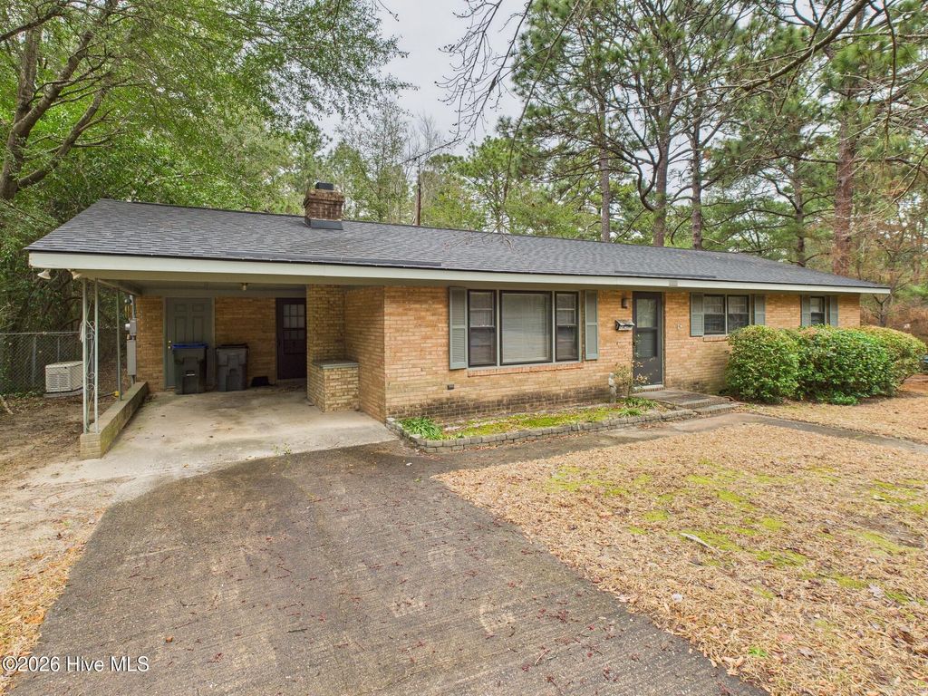 Photo of 550 N Leak Street, Southern Pines, NC 28387 (MLS # 100559006)