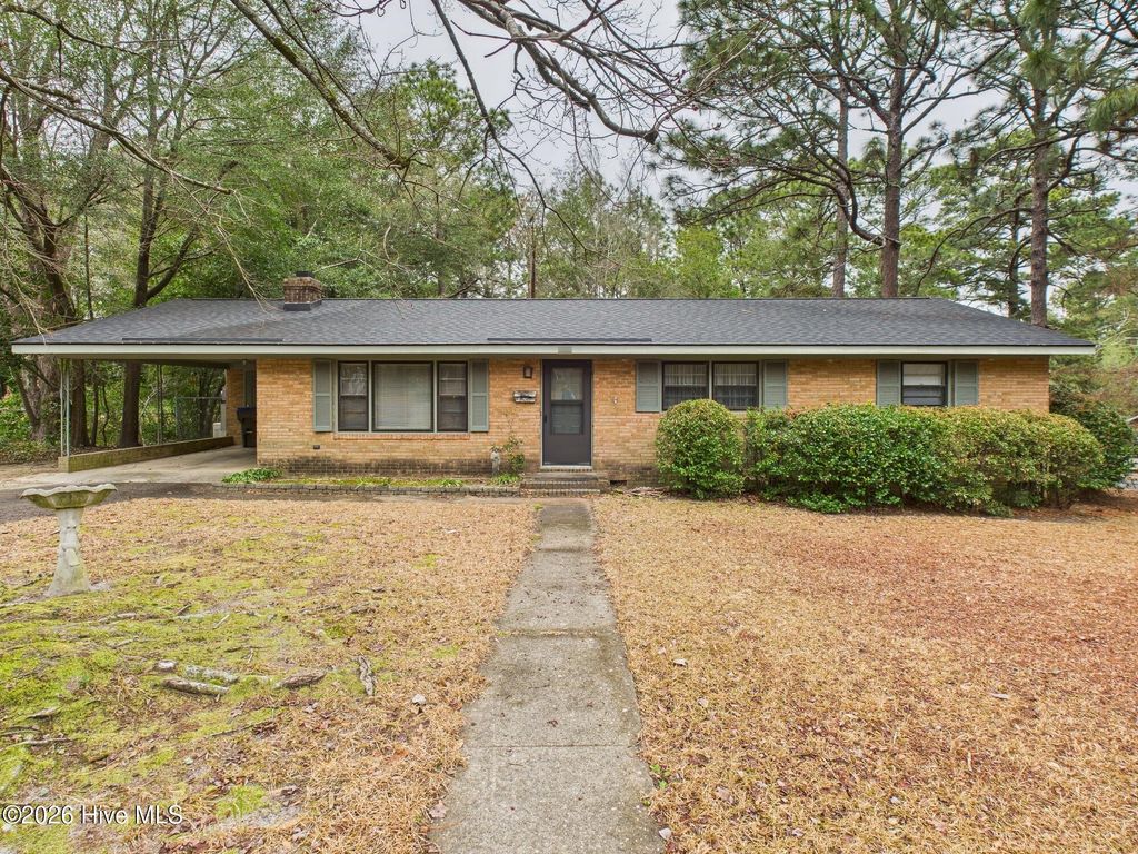 Photo of 550 N Leak Street, Southern Pines, NC 28387 (MLS # 100559006)