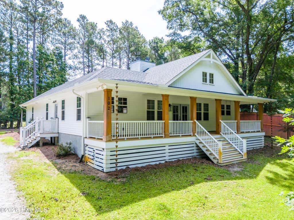 Photo of 102 N Kingfisher Lane, Hampstead, NC 28443 (MLS # 100581105)