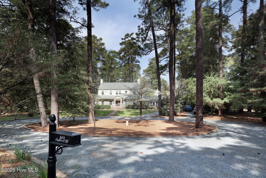 Photo of 110 N Highland Road, Southern Pines, NC 28387 (MLS # 100561915)