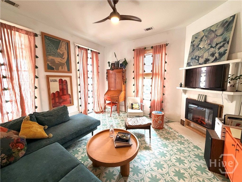 Photo of 25 E 40th Street, Savannah, GA 31401 (MLS # SA349921)