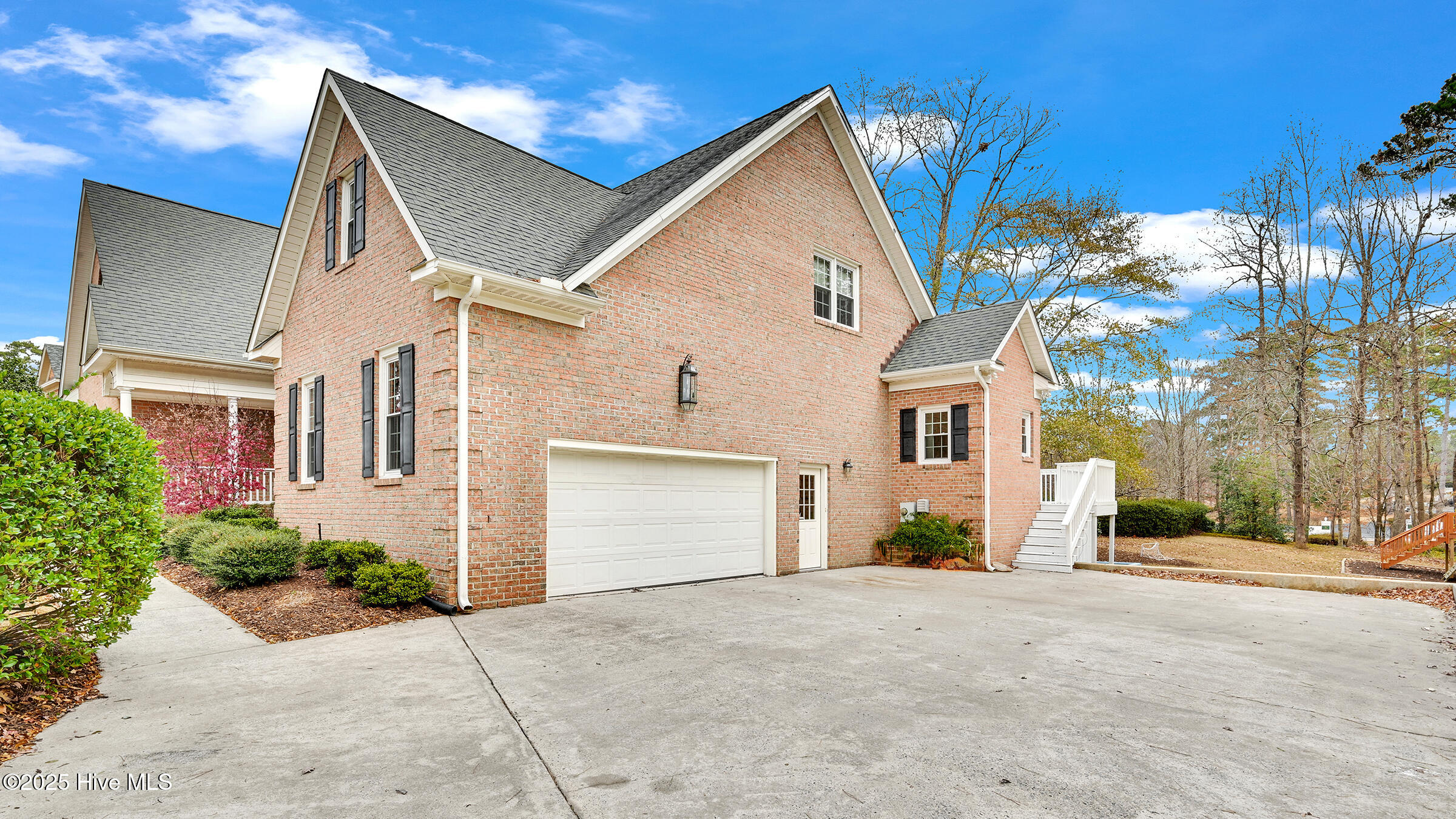 2201 Bloomsbury Road