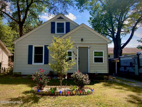 Homes For Sale - 303 E 11th Street<br/> Beaufort County, Washington, NC 27889