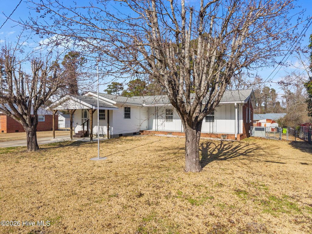 Photo of 29 Berkshire Drive, Jacksonville, NC 28546 (MLS # 100554438)