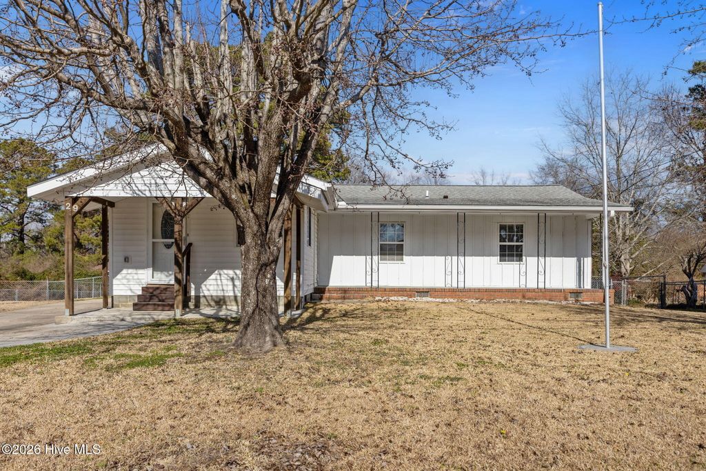 Photo of 29 Berkshire Drive, Jacksonville, NC 28546 (MLS # 100554438)