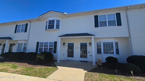 Townhouse For Rent - 1205 Cross Creek Circle #B-4<br/> Pitt County, Greenville, NC 27834