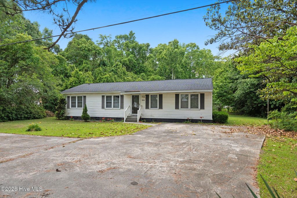 Photo of 1514 S Jk Powell Boulevard, Whiteville, NC 28472 (MLS # 100575479)