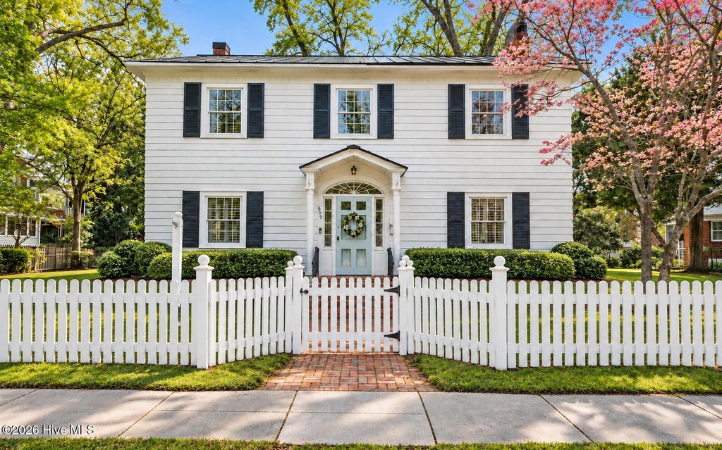 Photo of 609 New Street, New Bern, NC 28560 (MLS # 100602169)