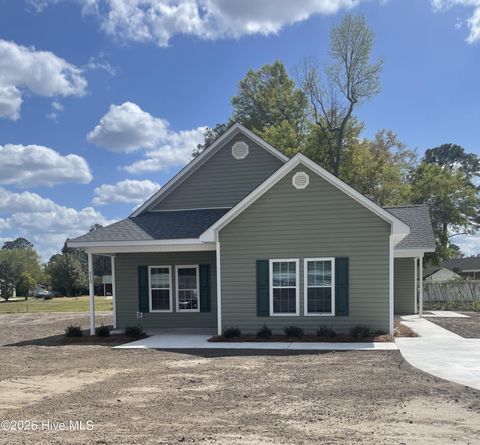 Homes For Sale - 212 W Charity Road<br/> Rose Hill, NC 28458