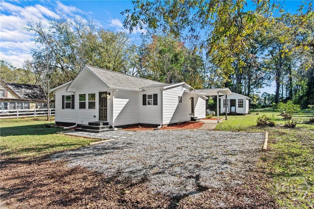 Photo of 215 Hunter Street, Union Point, GA 30669 (MLS # CL344137)