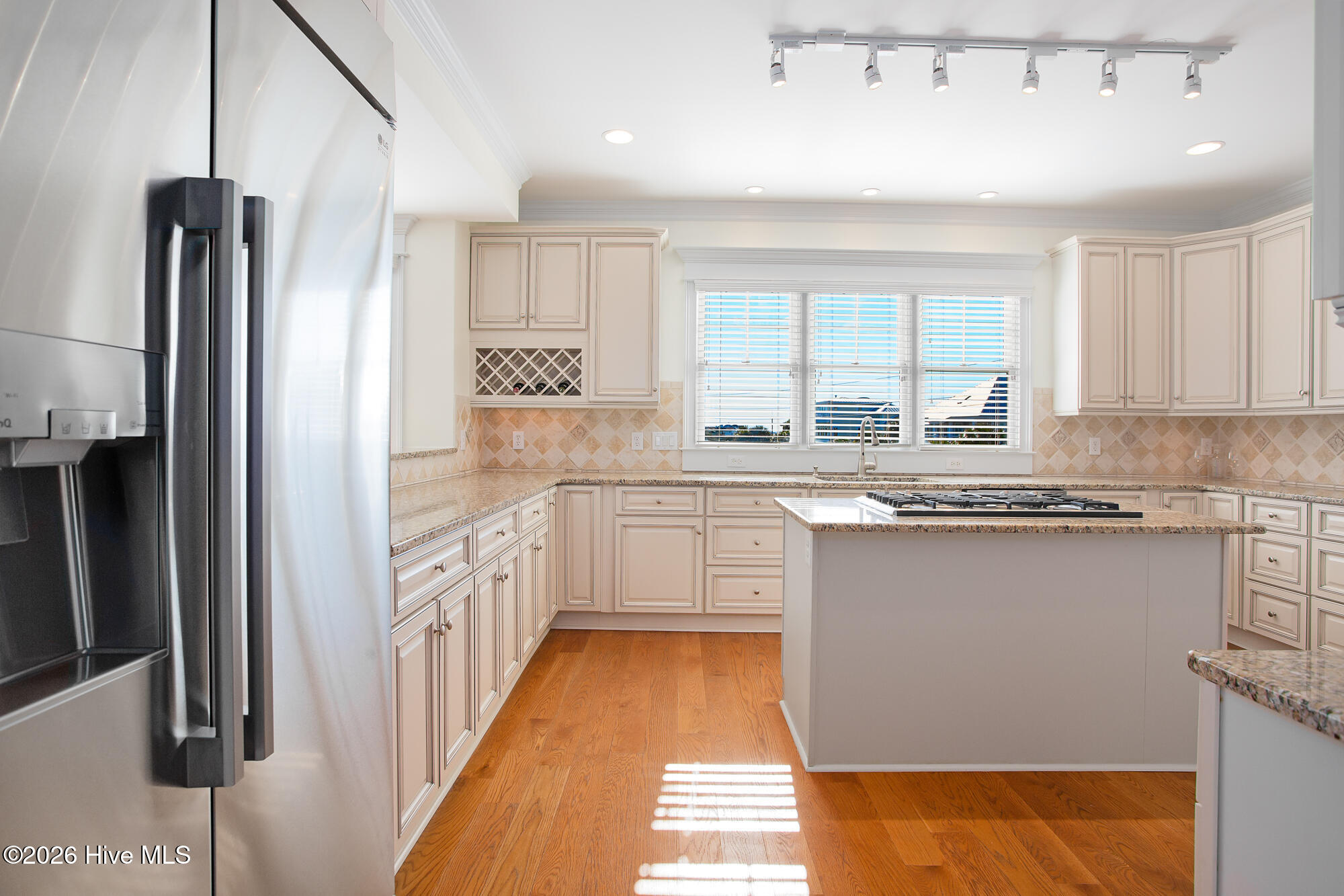 2628 N Lumina Avenue