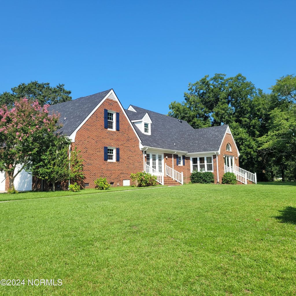 Photo of 97 Planters Walk Lane, Clinton, NC 28328 (MLS # 100549525)