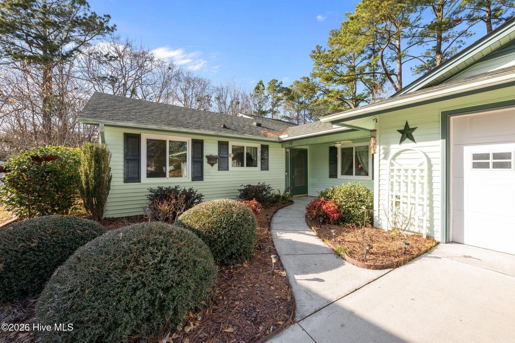 Photo of 117 Wildwood Drive, New Bern, NC 28562 (MLS # 100548459)