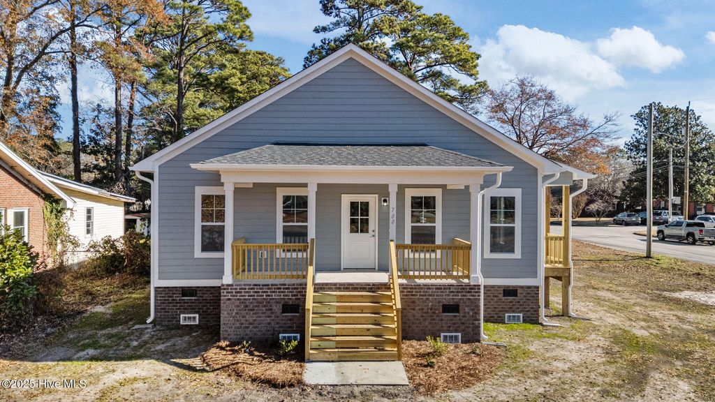 Photo of 700 N Grace Avenue, New Bern, NC 28562 (MLS # 100547494)