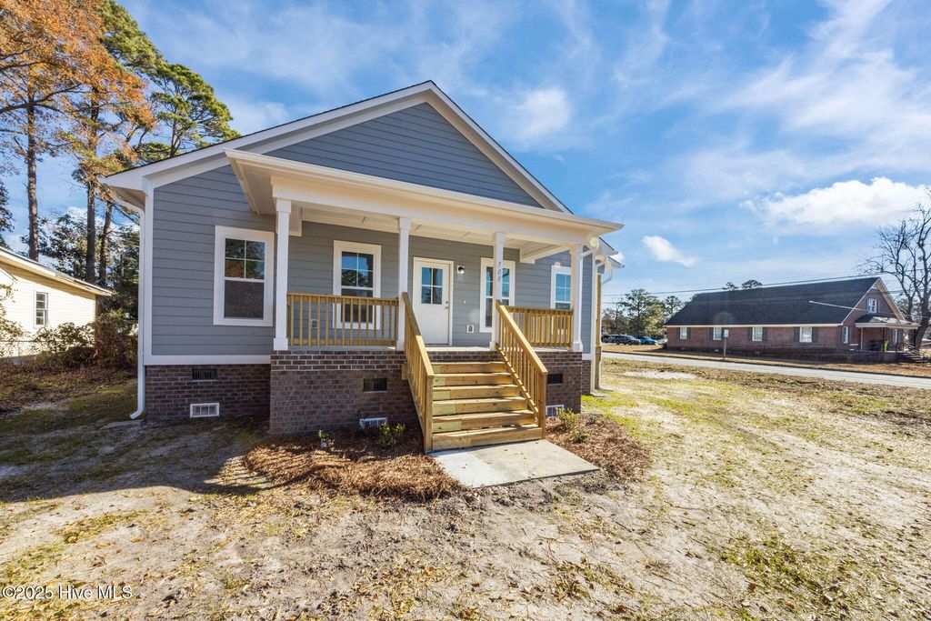 Photo of 700 N Grace Avenue, New Bern, NC 28562 (MLS # 100547494)