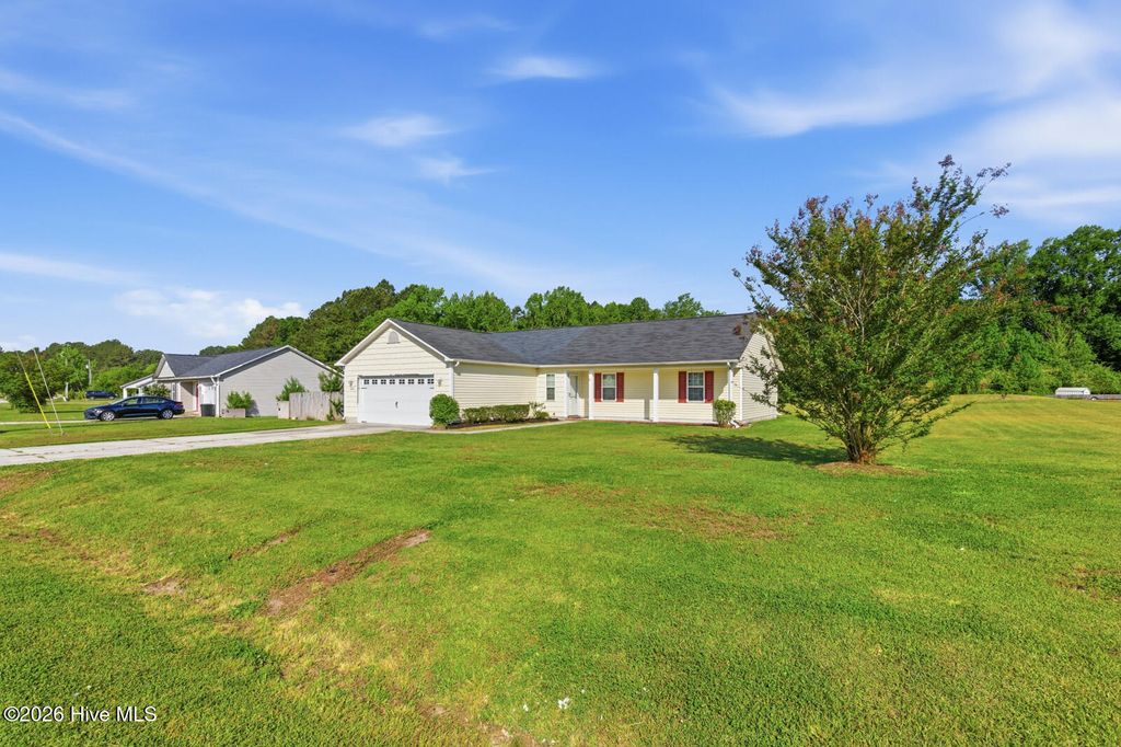 Photo of 111 Woodbury Farm Drive, Jacksonville, NC 28540 (MLS # 100572300)