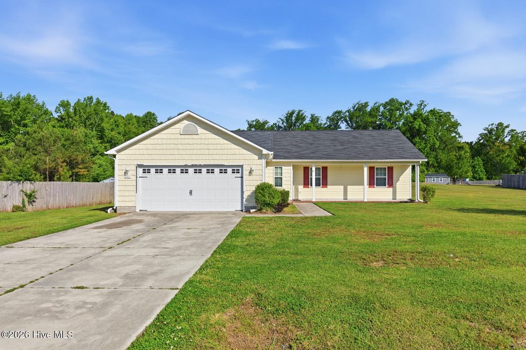 Photo of 111 Woodbury Farm Drive, Jacksonville, NC 28540 (MLS # 100572300)
