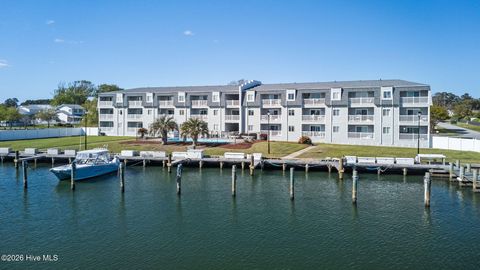 Condo For Sale - 118 Lake Avenue #303<br/> Morehead City, NC 28557