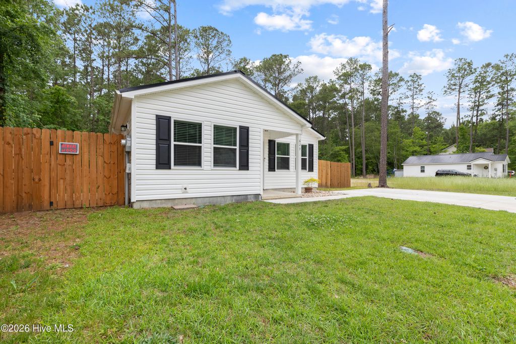 Photo of 629 Walnut Drive, Jacksonville, NC 28540 (MLS # 100570462)
