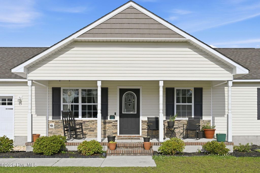Photo of 305 Basil Court, Hubert, NC 28539 (MLS # 100577941)