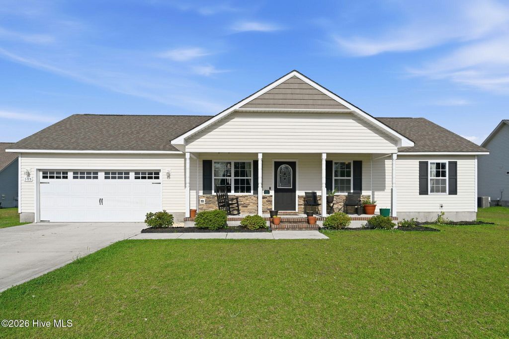 Photo of 305 Basil Court, Hubert, NC 28539 (MLS # 100577941)
