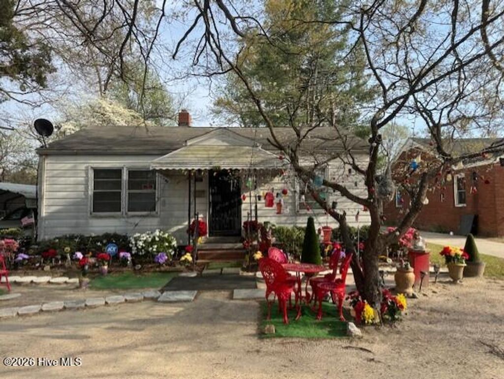Photo of 1007 W Saint James Street, Tarboro, NC 27886 (MLS # 100577505)