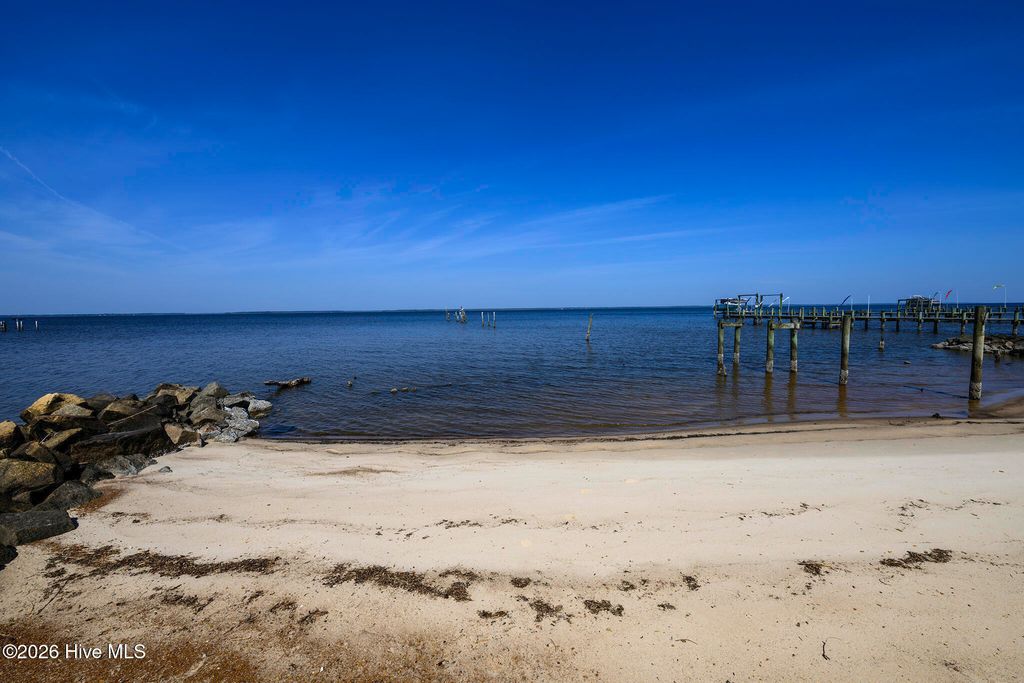 Photo of 228 Drake Landing, New Bern, NC 28560 (MLS # 100568739)