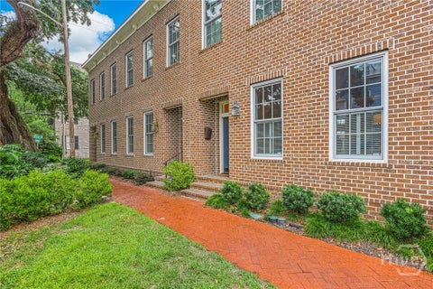 Townhouse For Sale - 506 E Mcdonough Street<br/> Savannah, GA 31401
