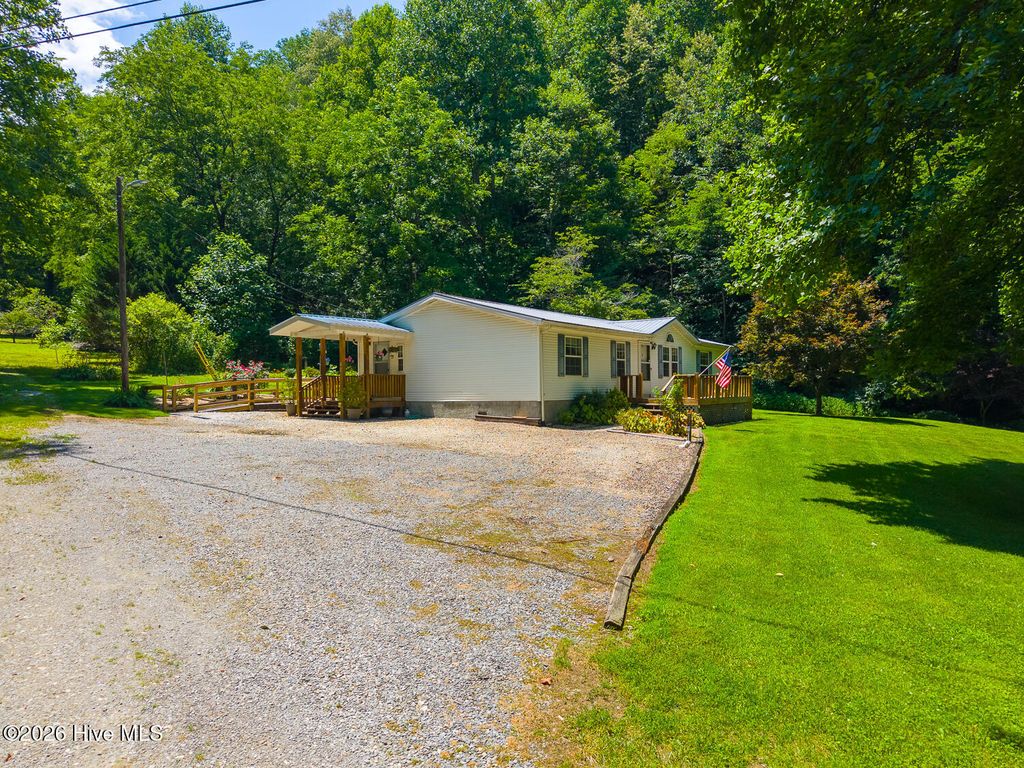 Photo of 394 Anderson Road, Robbinsville, NC 28771 (MLS # 100587601)