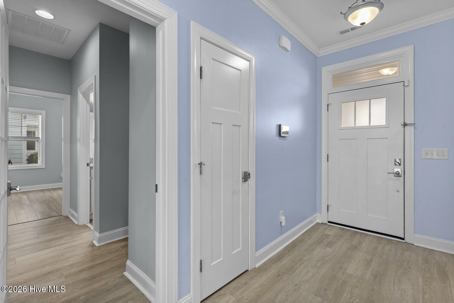 105 N Lamplighters Walk