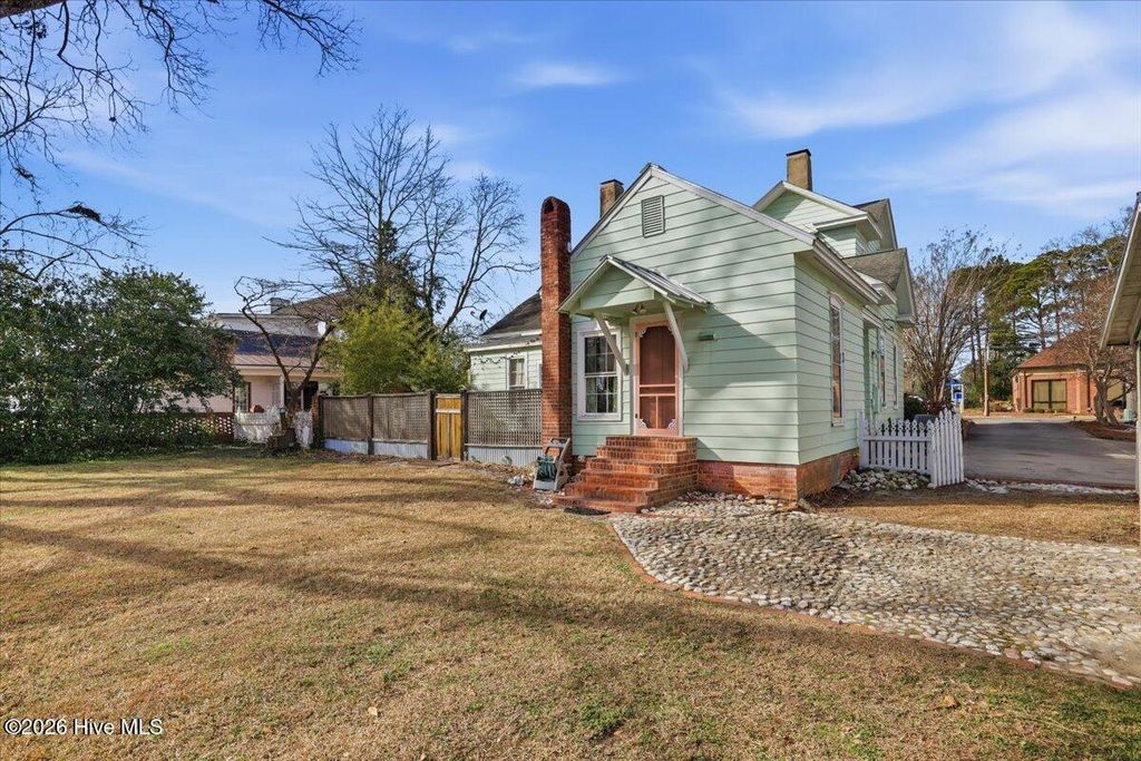 Photo of 109 N Greene Street, Snow Hill, NC 28580 (MLS # 100547499)