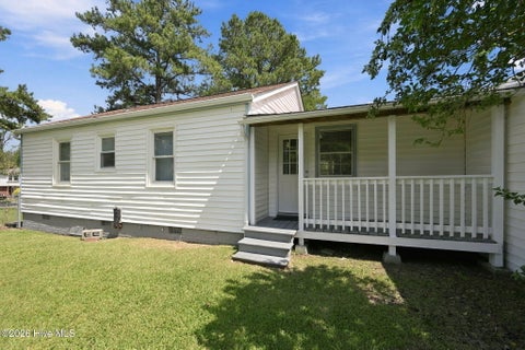 Tiny photo for 101 Elizabeth Street, Richlands, NC 28574 (MLS # 100603515)