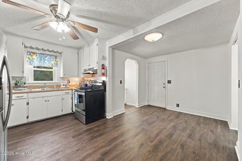 Tiny photo for 101 Elizabeth Street, Richlands, NC 28574 (MLS # 100603515)