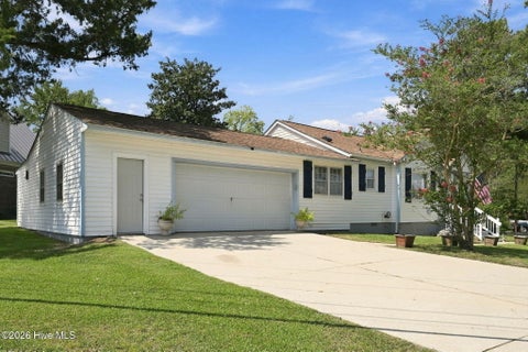 Tiny photo for 101 Elizabeth Street, Richlands, NC 28574 (MLS # 100603515)