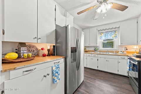 Tiny photo for 101 Elizabeth Street, Richlands, NC 28574 (MLS # 100603515)