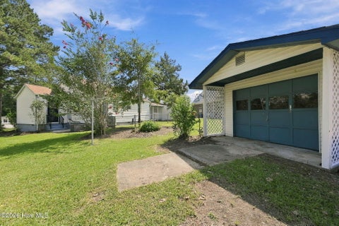 Tiny photo for 101 Elizabeth Street, Richlands, NC 28574 (MLS # 100603515)
