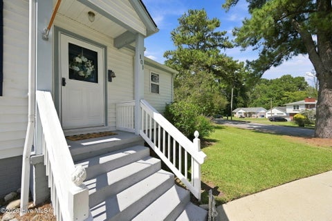 Tiny photo for 101 Elizabeth Street, Richlands, NC 28574 (MLS # 100603515)