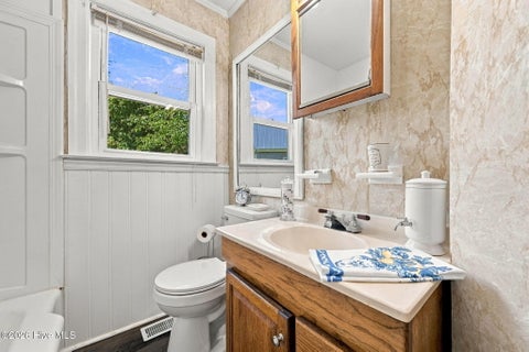Tiny photo for 101 Elizabeth Street, Richlands, NC 28574 (MLS # 100603515)
