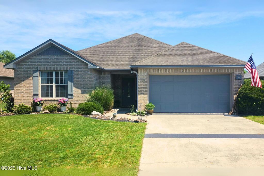 Photo of 115 Castle Bay Drive, Hampstead, NC 28443 (MLS # 100500169)