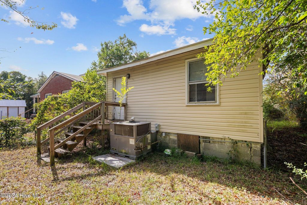 Photo of 1115 S 6th Street, Wilmington, NC 28401 (MLS # 100489285)