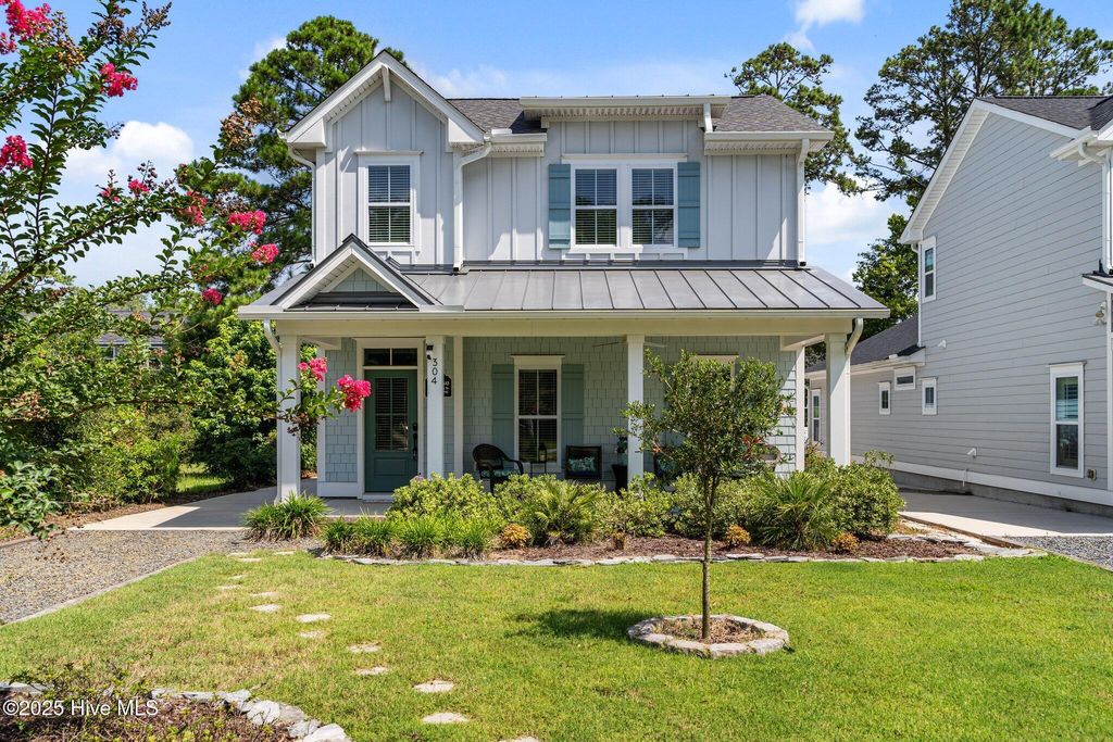 Photo of 304 W 11th Street, Southport, NC 28461 (MLS # 100517876)