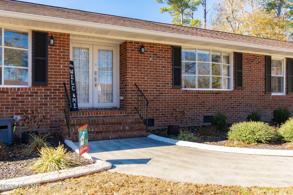 Photo of 114 Hodges Street, Morehead City, NC 28557 (MLS # 100549347)