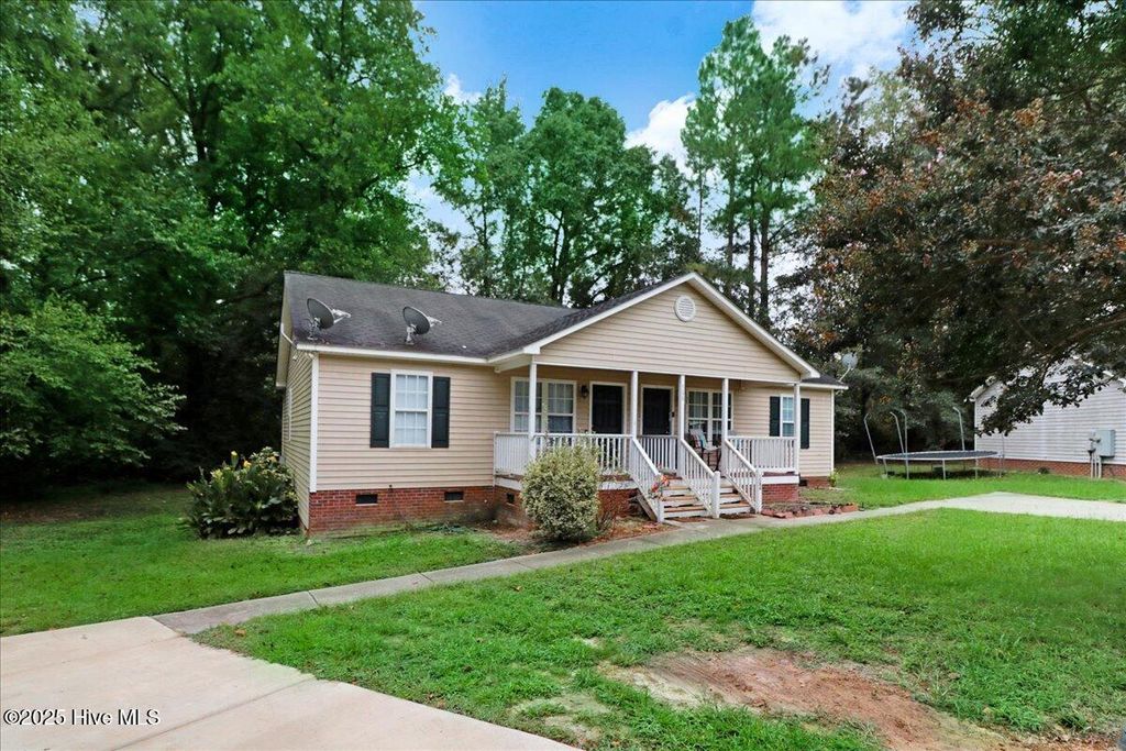 Photo of 158 Creekside Drive, Four Oaks, NC 27524 (MLS # 100532793)
