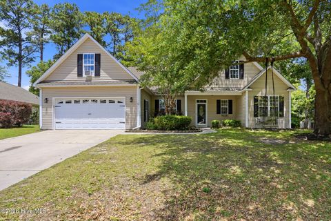 Homes For Sale - 103 Southern Magnolia Court<br/> Hampstead, NC 28443