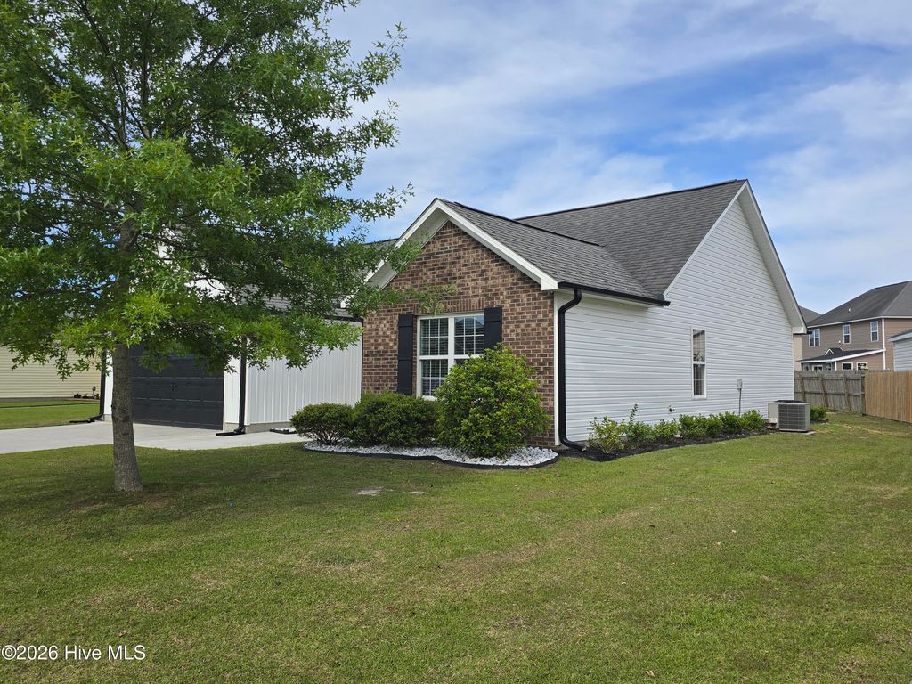 Photo of 302 Kingston Road, Jacksonville, NC 28546 (MLS # 100573314)