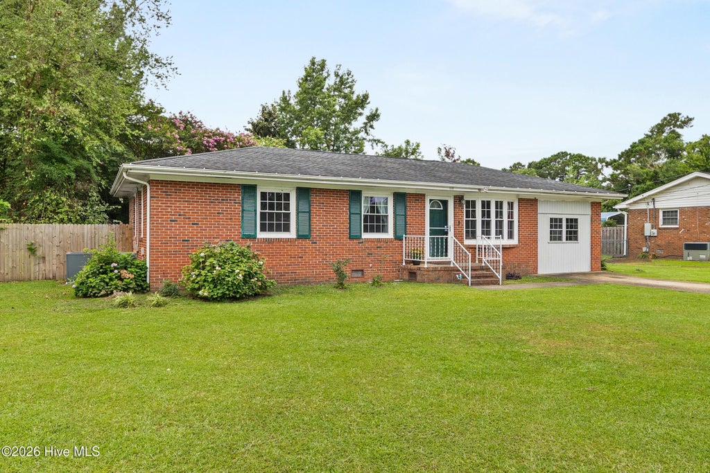 Photo of 118 Princeton Drive, Jacksonville, NC 28546 (MLS # 100555570)