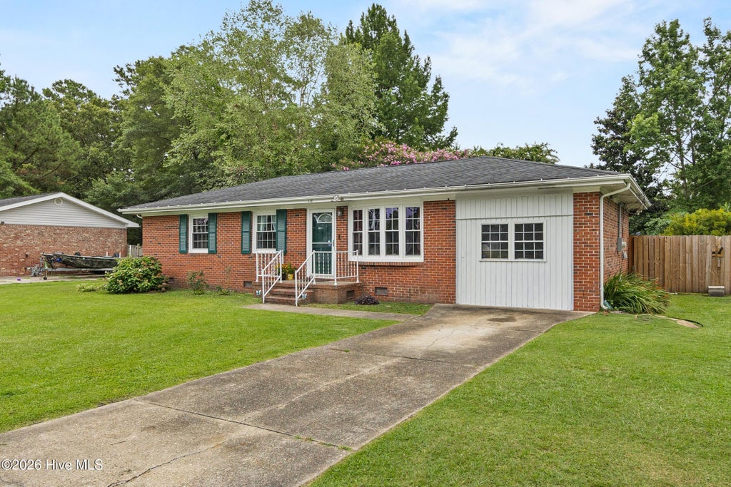 Photo of 118 Princeton Drive, Jacksonville, NC 28546 (MLS # 100555570)