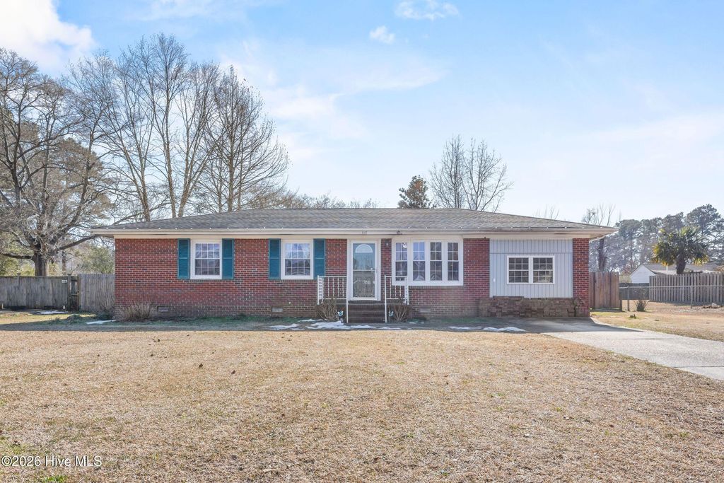 Photo of 118 Princeton Drive, Jacksonville, NC 28546 (MLS # 100555570)