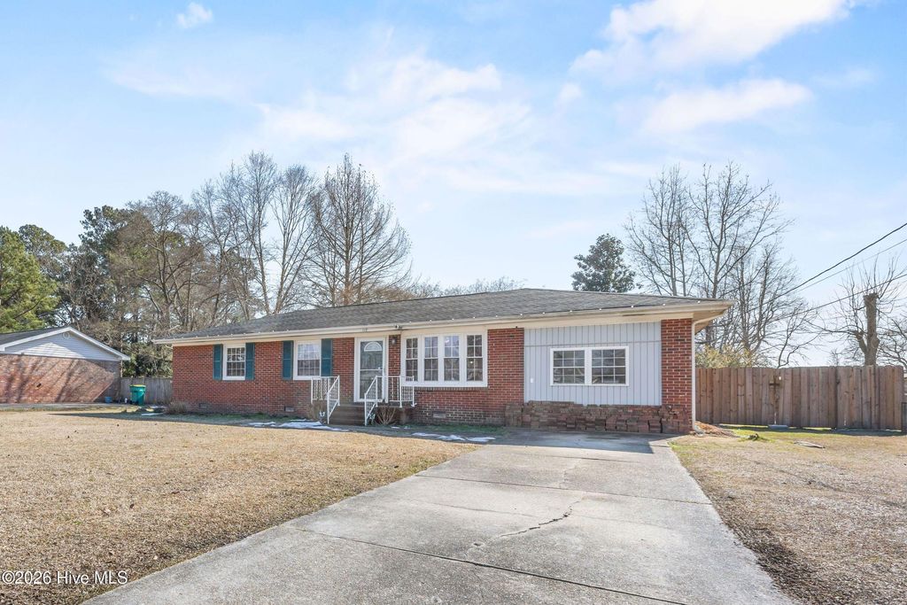 Photo of 118 Princeton Drive, Jacksonville, NC 28546 (MLS # 100555570)