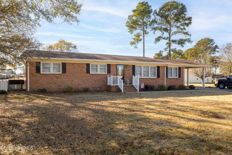 Homes For Sale - 402 Willow Road<br/> Clinton, NC 28328